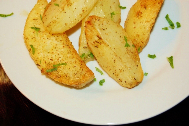 pieczone ziemniaki z tymiankiem i ziołowym pieprzem