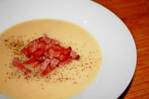 kremowa zupa kalafiorowa z boczkiem 